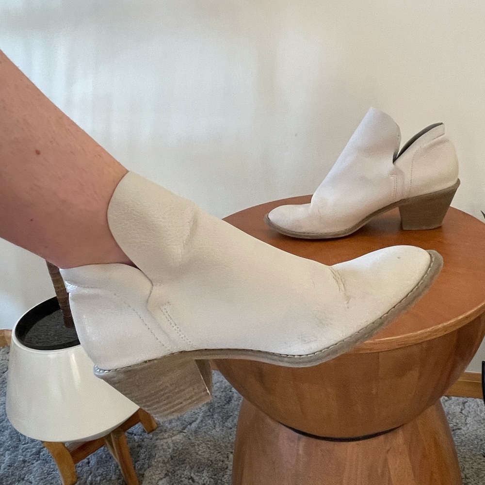 Short Heel Booties | Cream | Size 7.5